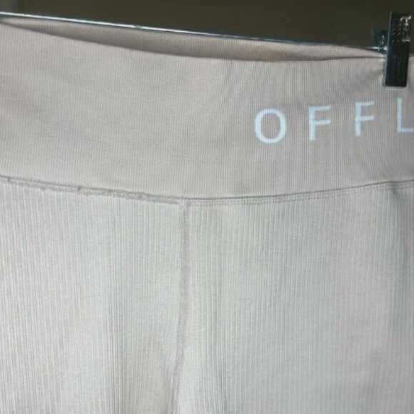 Aerie Offline HighRise 7/8 Length Ribbed Classic Leggings - Medium in Dusty Pink - Picture 3 of 7